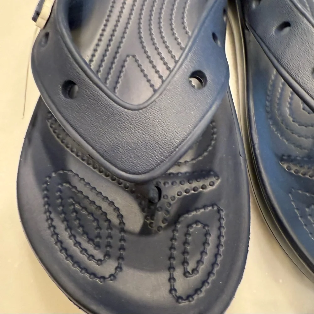 CROCS Men’s Comfort Thong Sandals NAVY Blue Side Logo Lightweight Size 11 NWT